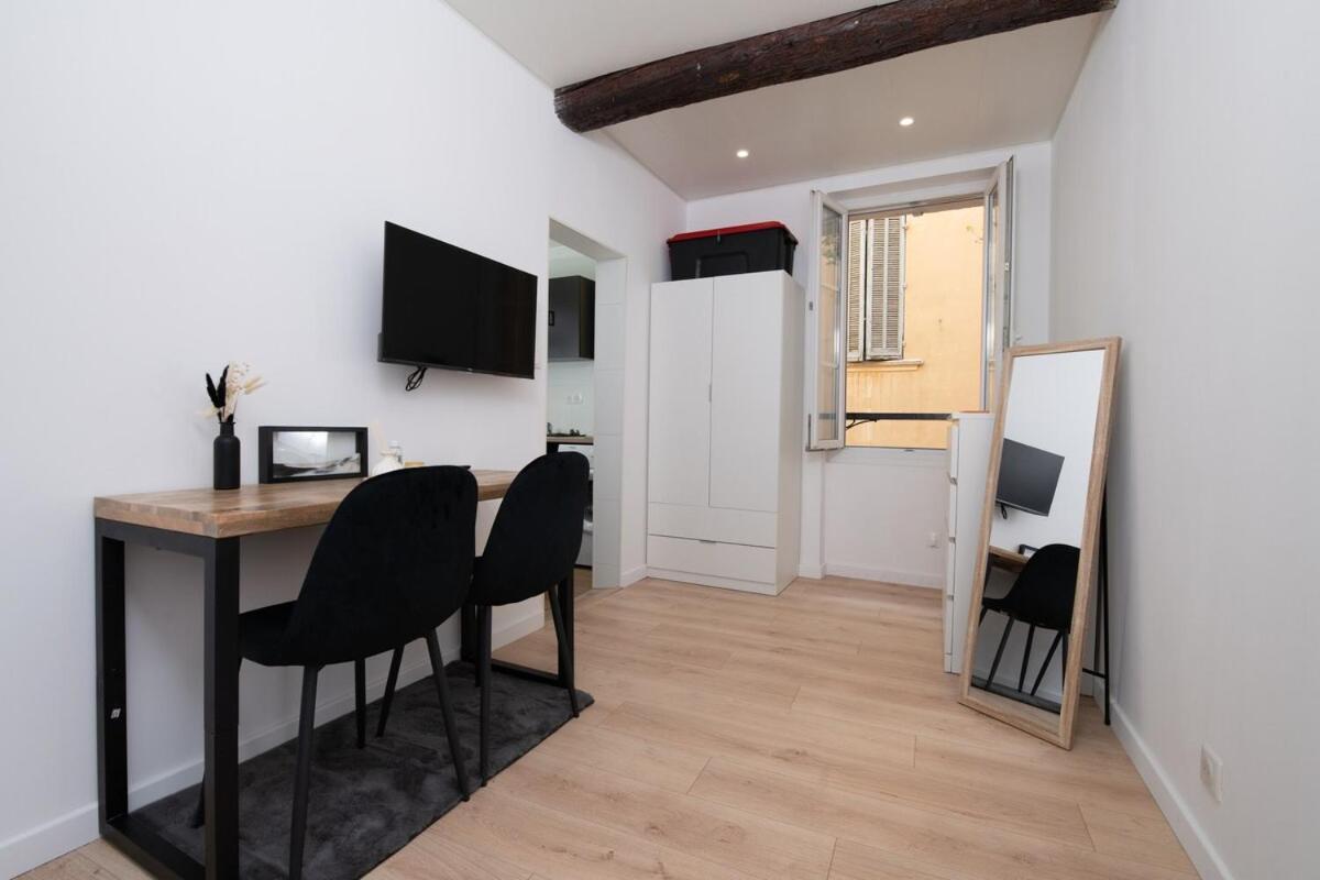 La Douce Escale Apartment *